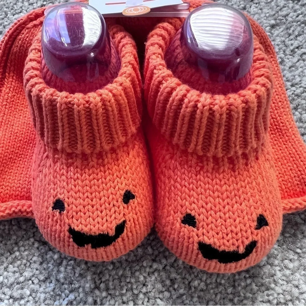 Halloween baby knit hat & bootie set and two bibs